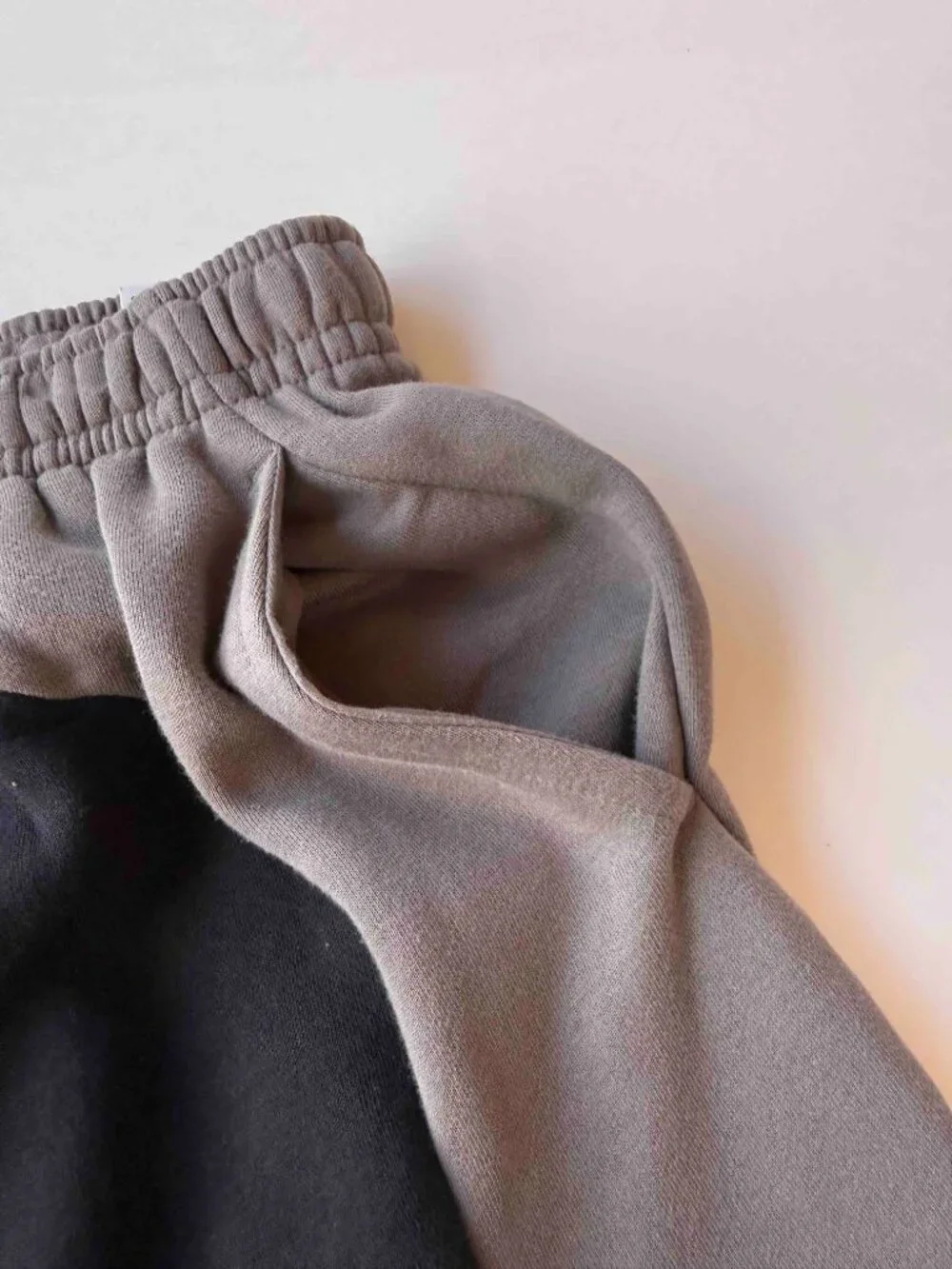 NIKE Sportswear Color Clash Fleece Shorts Men's Size XX-Large Black/Taupe
